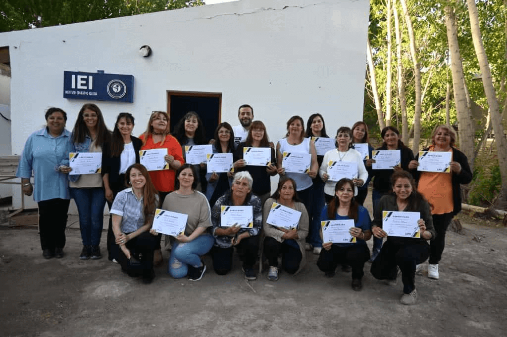 Se entregaron los certificados del Curso de Inglés Gastronómico en Iglesia