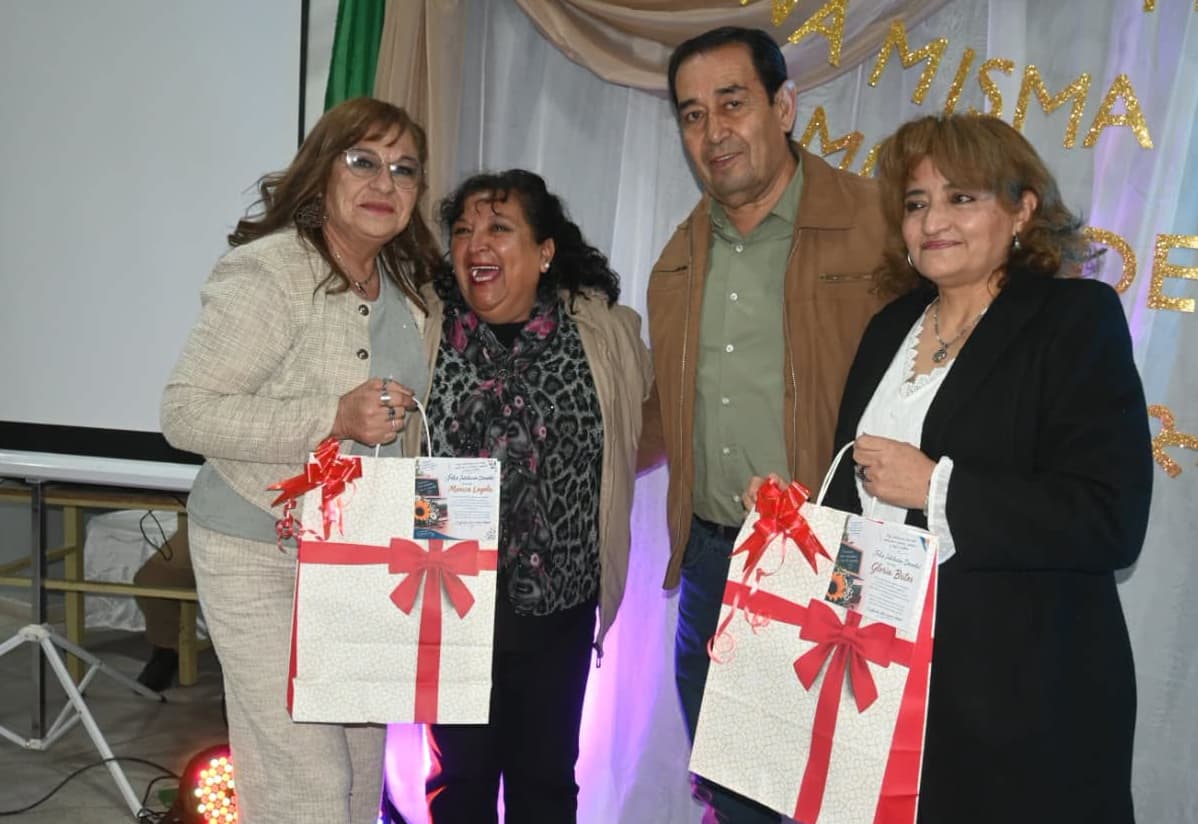 Homenaje a la trayectoria y dedicación en la Escuela Especial Múltiple Felipa Rojas   
