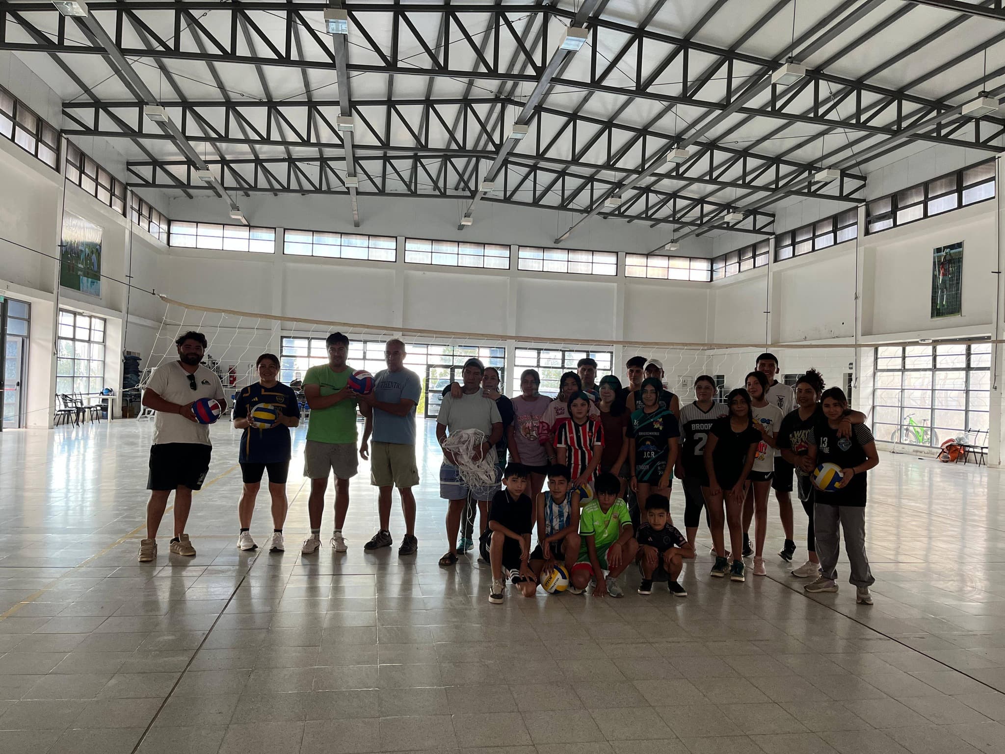 La Escuela Municipal de Vóley en Tudcum ya está en marcha!