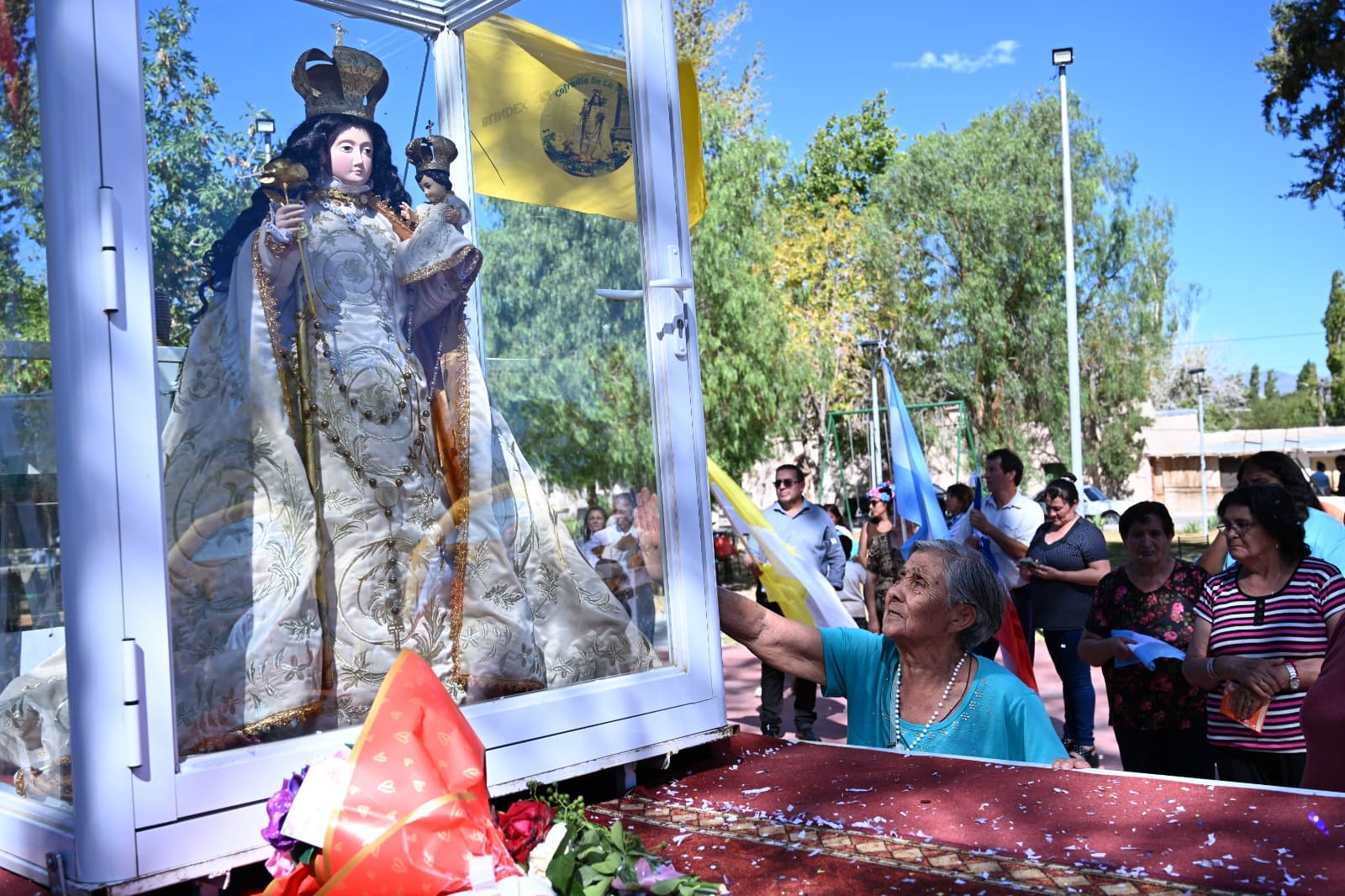 VIVIMOS EL PASO DE LA VIRGEN DE ANDACOLLO POR NUESTRO DEPARTAMENTO