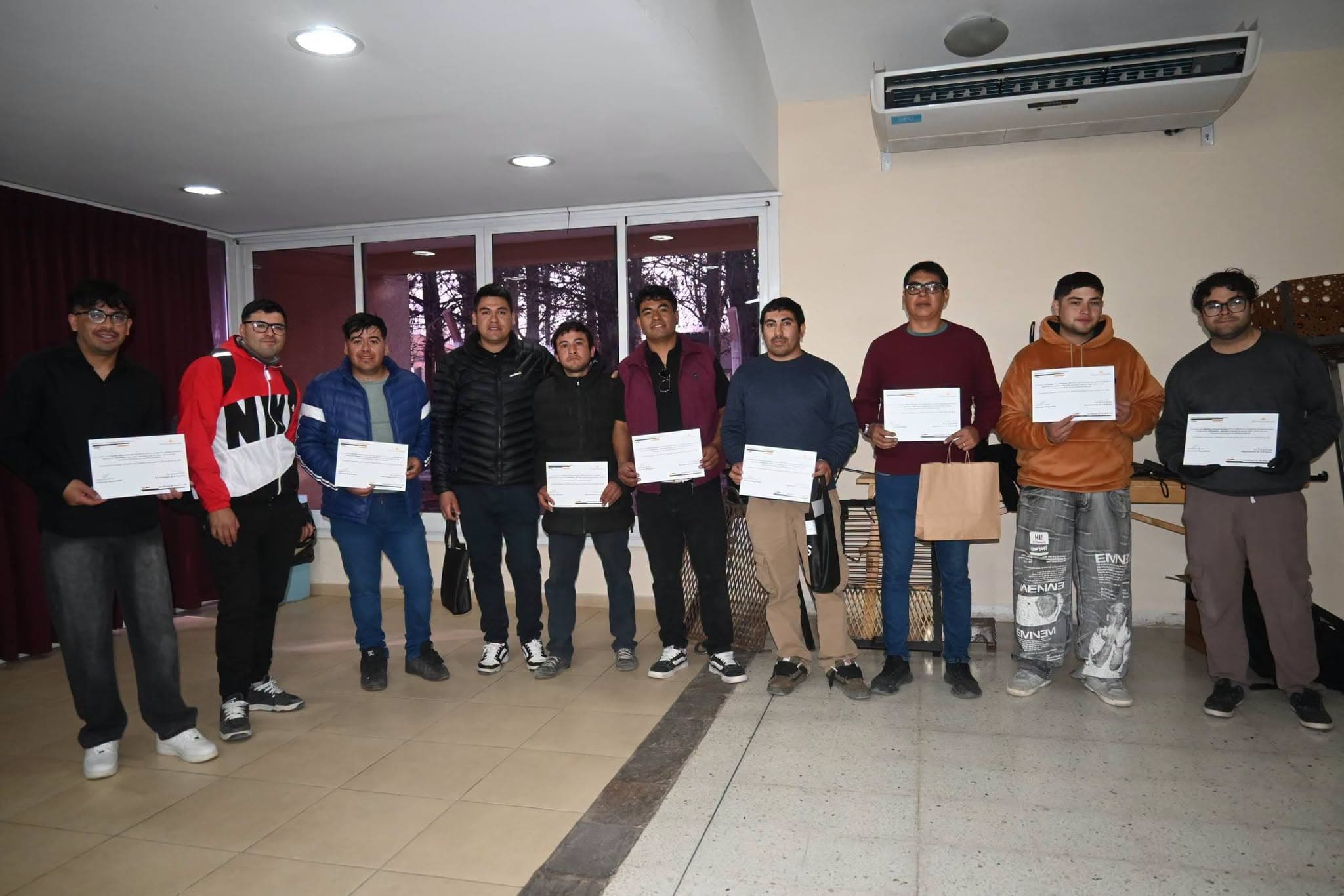 Entrega de certificados de la capacitación en Soldadura y Herrería